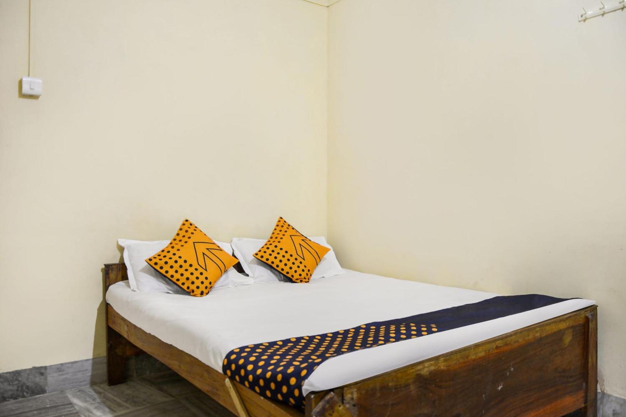 SPOT ON 76575 Tulsi Guest House Brahmapur Extérieur photo
