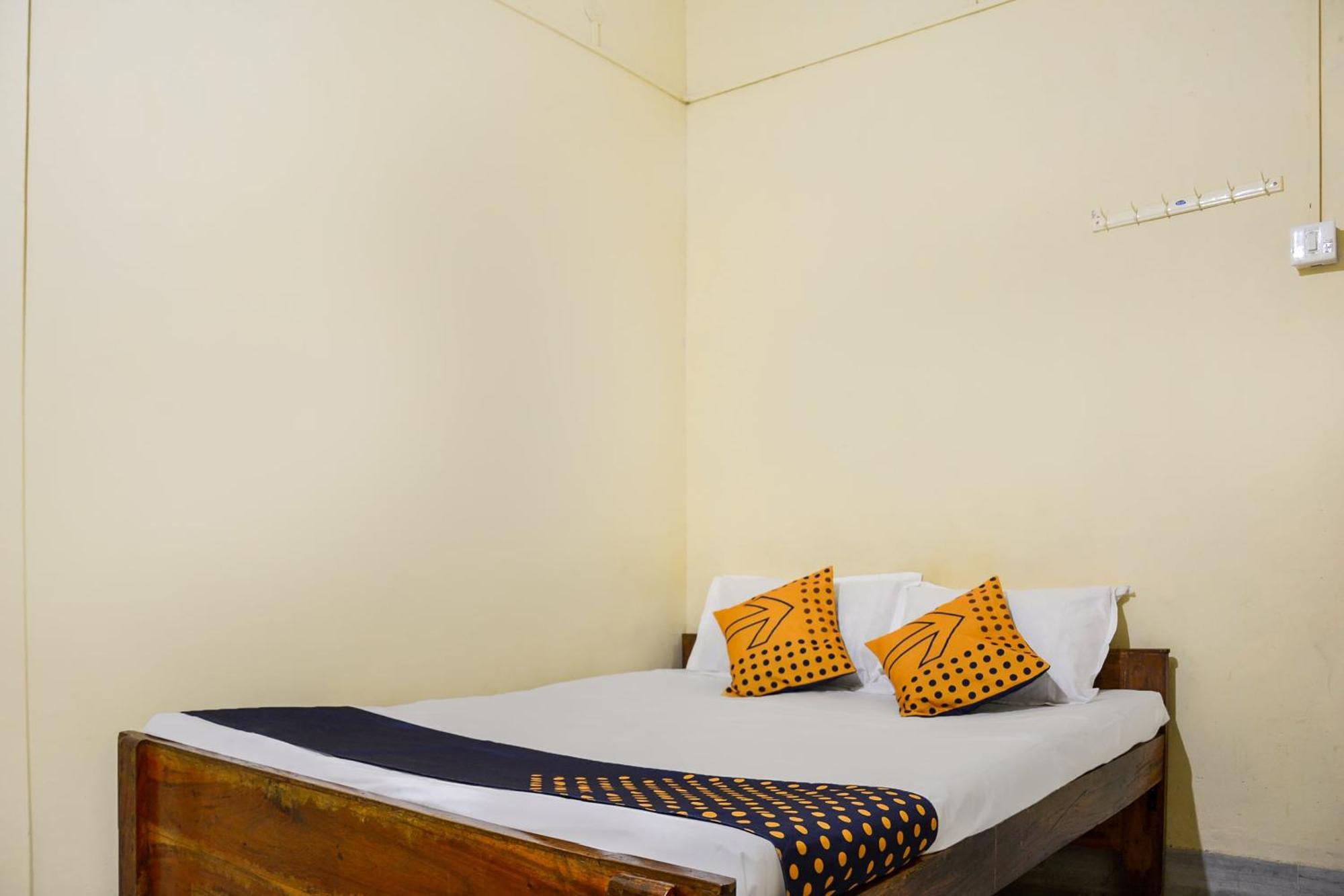 SPOT ON 76575 Tulsi Guest House Brahmapur Extérieur photo