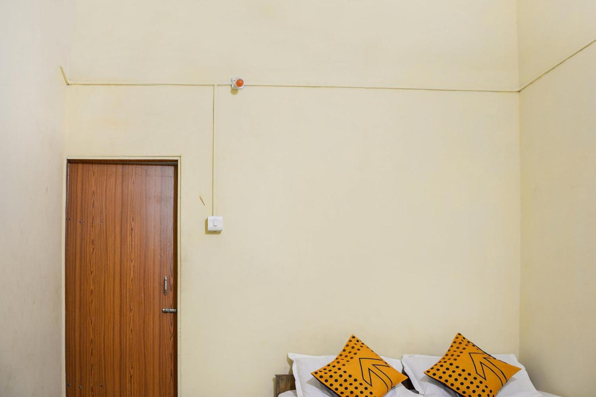 SPOT ON 76575 Tulsi Guest House Brahmapur Extérieur photo