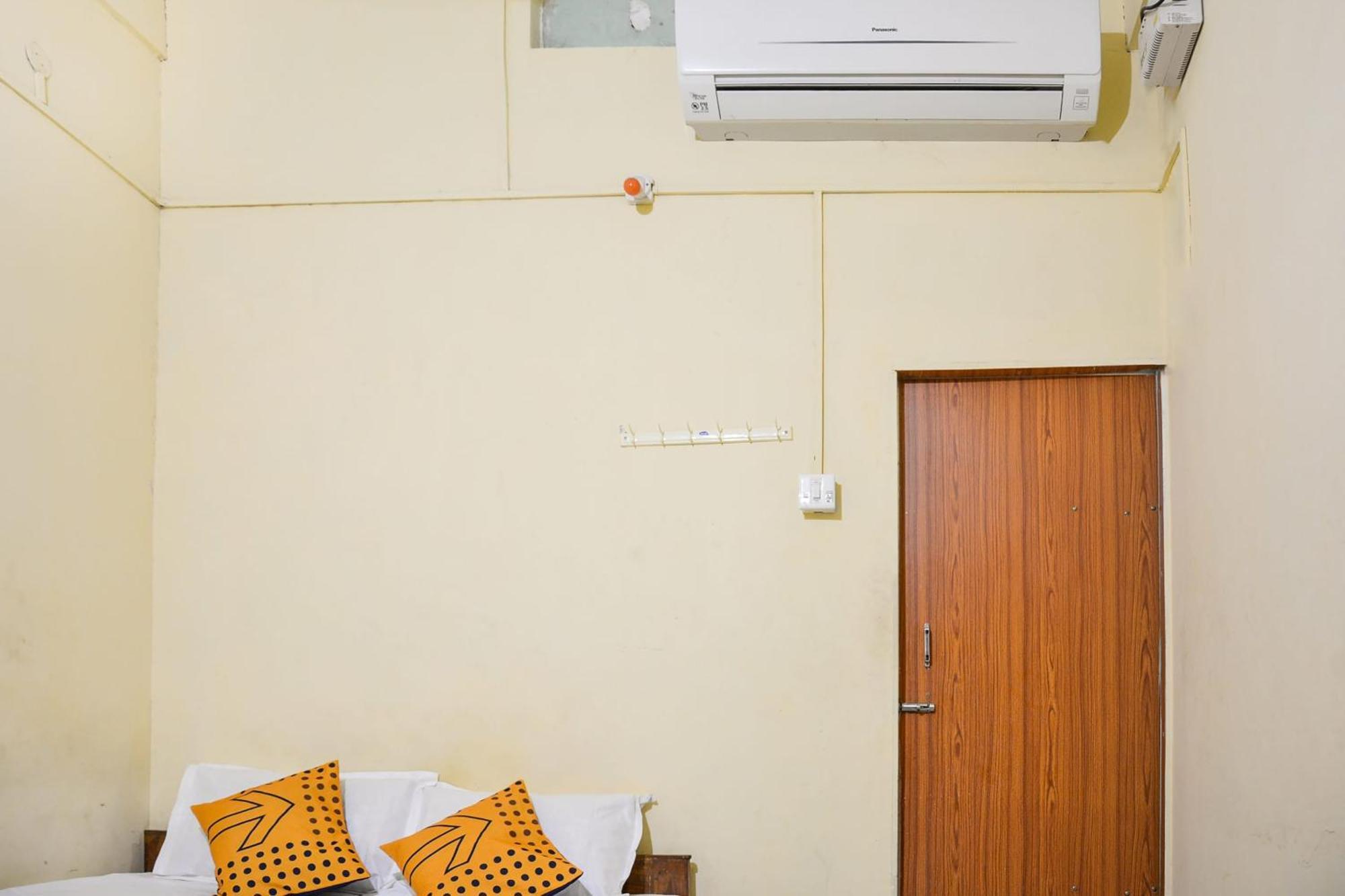 SPOT ON 76575 Tulsi Guest House Brahmapur Extérieur photo