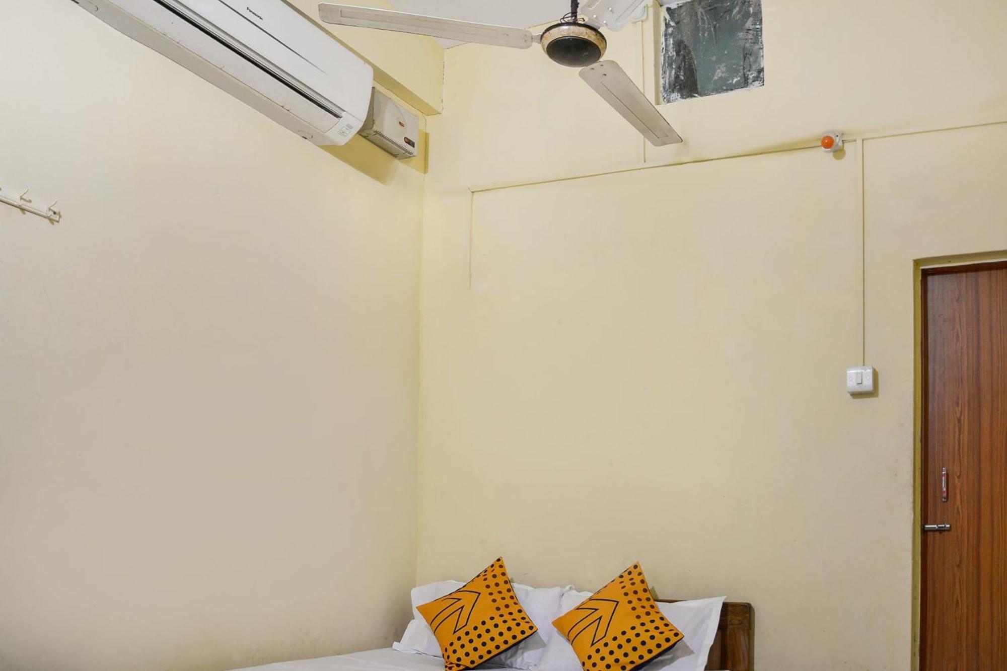 SPOT ON 76575 Tulsi Guest House Brahmapur Extérieur photo