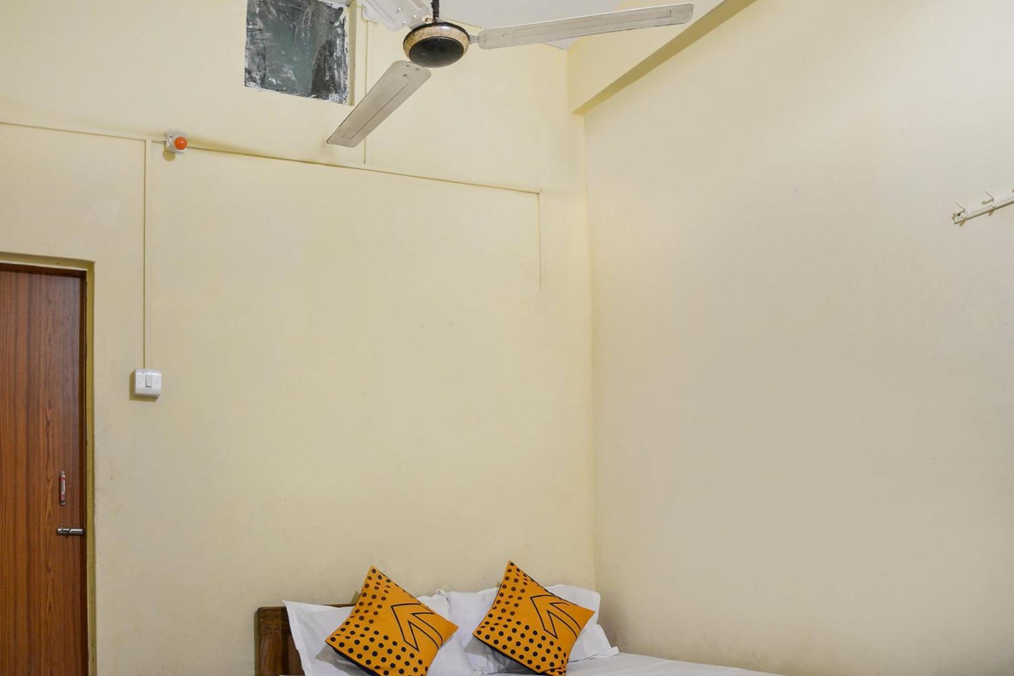 SPOT ON 76575 Tulsi Guest House Brahmapur Extérieur photo