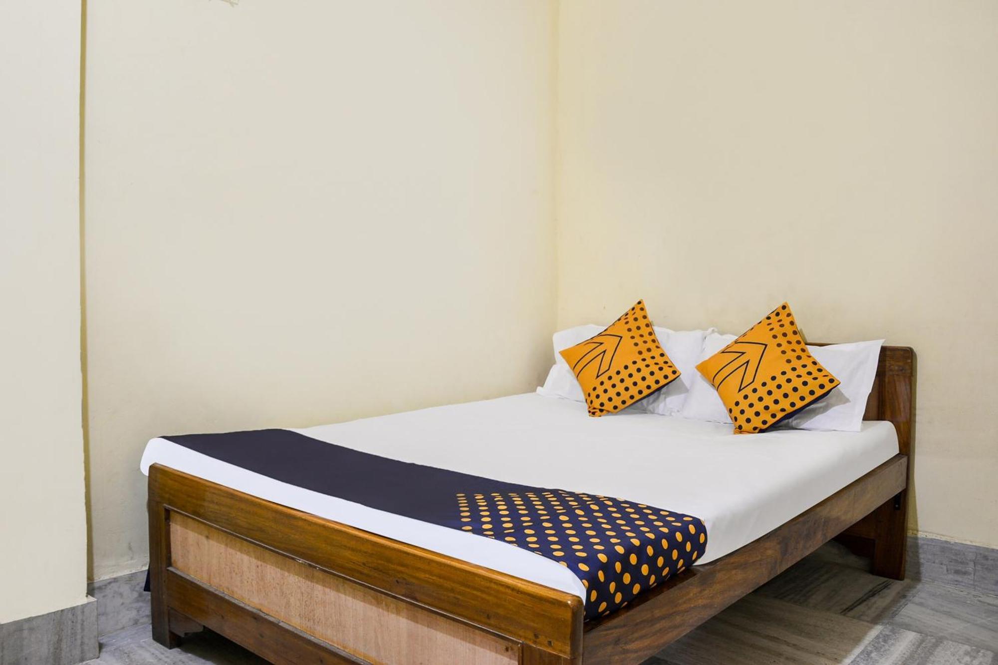 SPOT ON 76575 Tulsi Guest House Brahmapur Extérieur photo