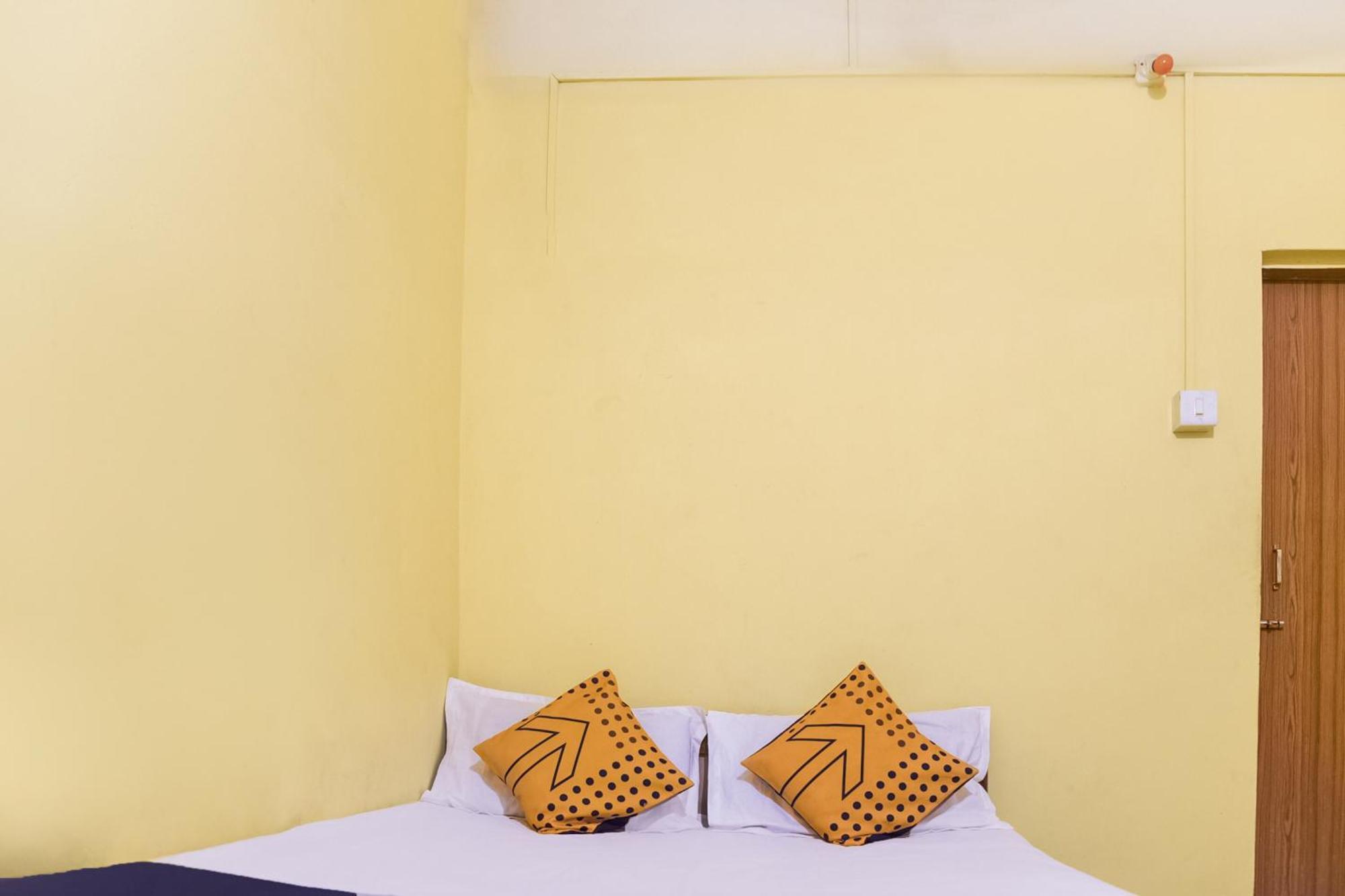 SPOT ON 76575 Tulsi Guest House Brahmapur Extérieur photo